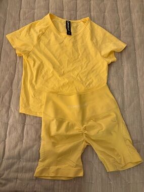 Alphalete Bright Yellow Two-Piece Active Set - Tee & Biker Shorts